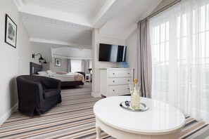 Executive Studio | เครื่องนอนป้องกันสารก่อภูมิแพ้, มินิบาร์, ตู้นิรภัยในห้  องพัก