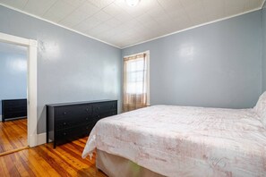 3 bedrooms, desk, iron/ironing board, WiFi