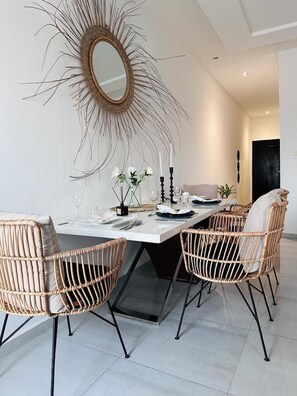 Dining - Superbe Appartement de Charme Haut de Gamme Avec sa Décoration Contemporaine (Abidjan)