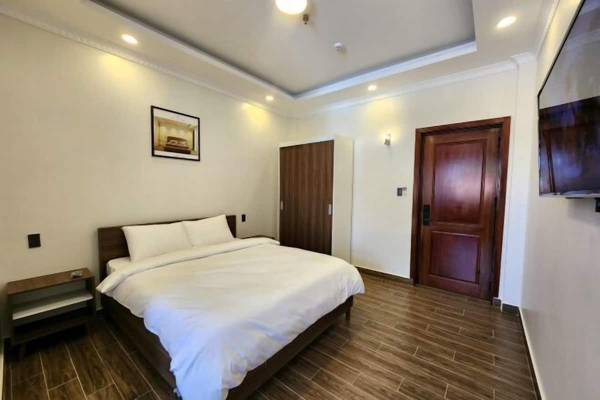 Escritorio, insonorización, wifi gratis y ropa de cama