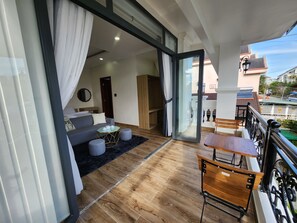 Suite, 1 King Bed, Balcony | Desk, soundproofing, free WiFi, bed sheets - K'Sol Hotel & Apartment (Da Lat)