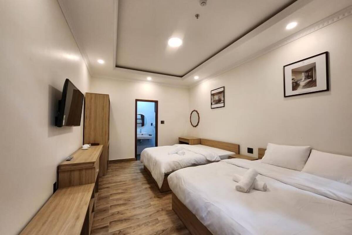 2 bedrooms, desk, soundproofing, free WiFi