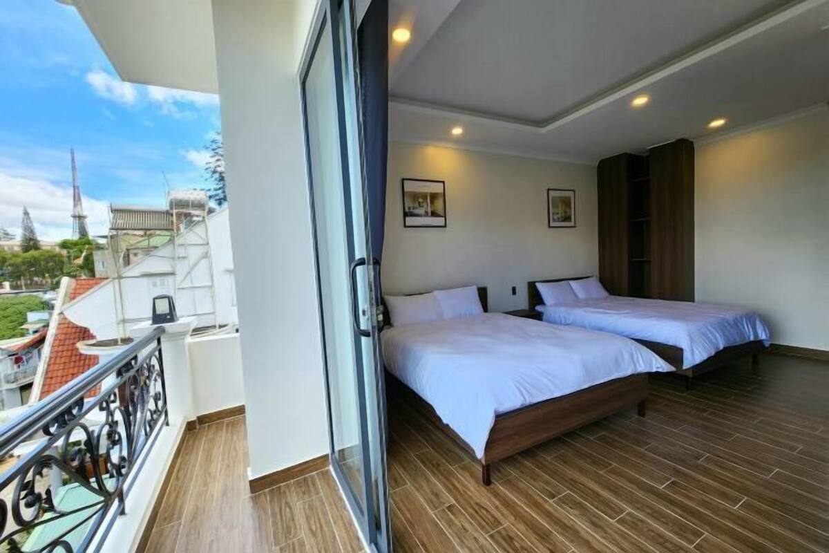 2 bedrooms, desk, soundproofing, free WiFi