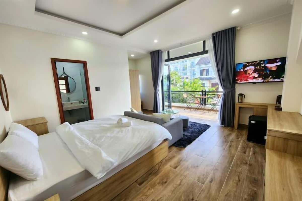 Escritorio, insonorización, wifi gratis y ropa de cama