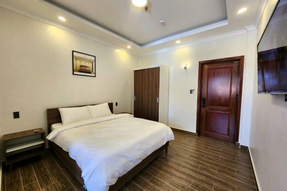 2 bedrooms, desk, soundproofing, free WiFi