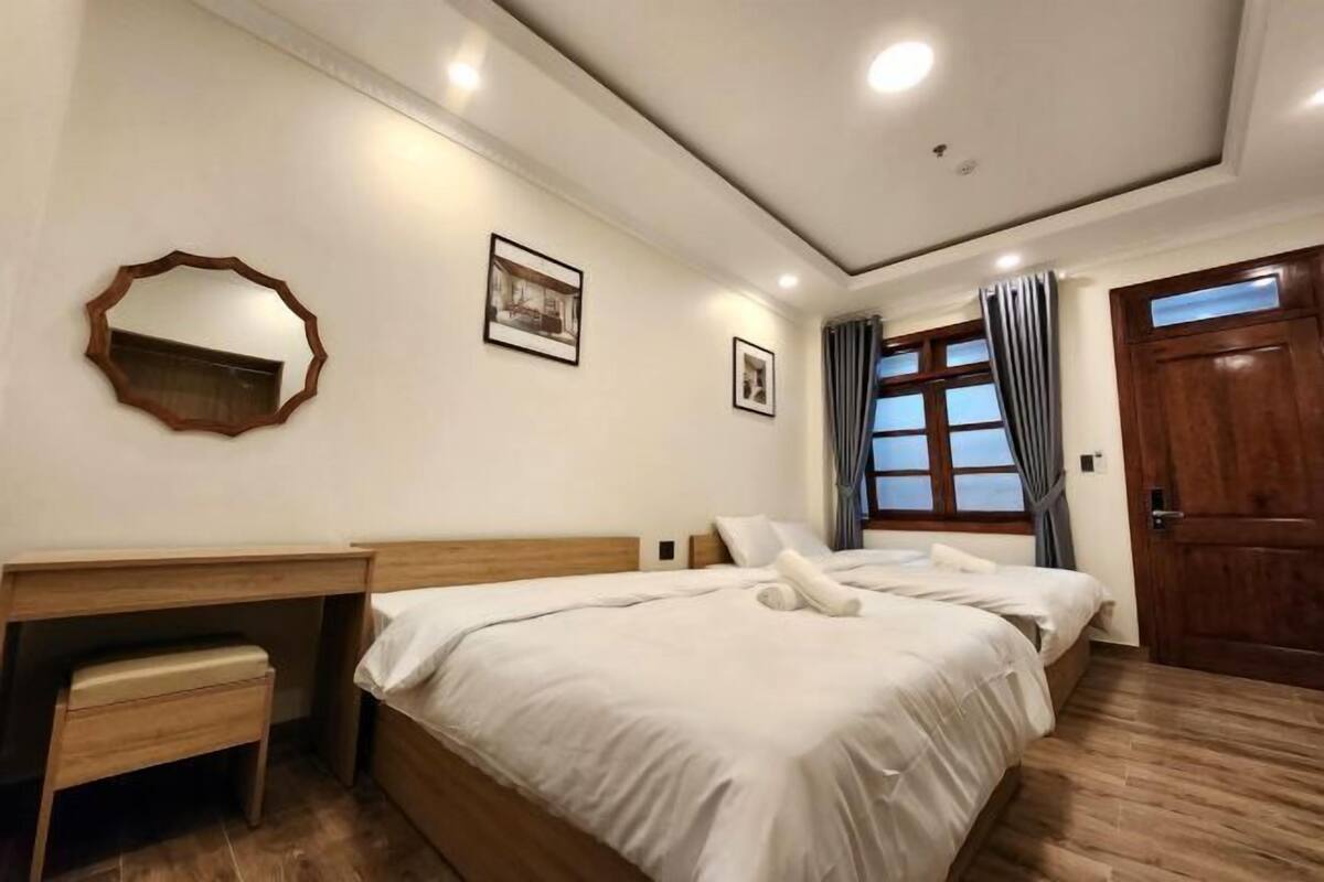 Escritorio, insonorización, wifi gratis y ropa de cama