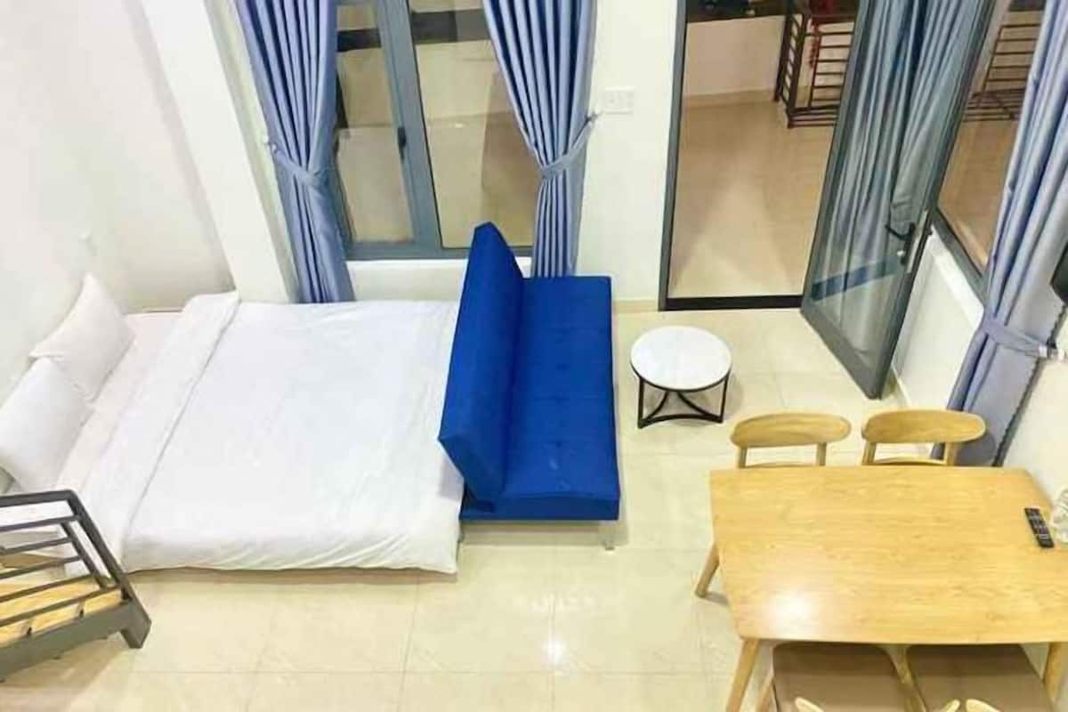 2 bedrooms, desk, soundproofing, free WiFi