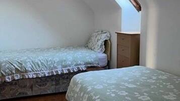 3 bedrooms, iron/ironing board