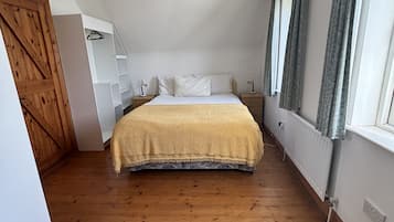 3 bedrooms, iron/ironing board