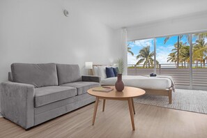 Espacio para trabajar con laptop, wifi gratis y ropa de cama 