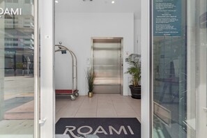 Property entrance - The Residences on Ocean Drive by Roami (Miami Beach)