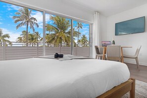 筆電工作空間、免費無線上網、床單