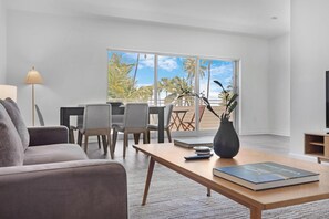 Deluxe Apartment | Living area - The Residences on Ocean Drive by Roami (Miami Beach)