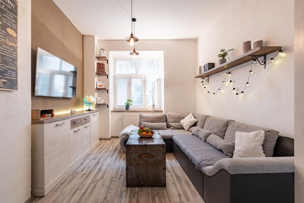 Smart-TV, bøker og PC-skjermer