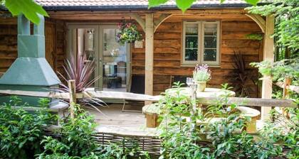 Romantic retreat tucked away in a peaceful wooded location.
Private hot tub.