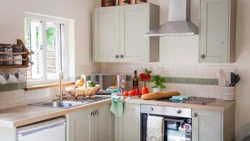 Cookware/dishes/utensils