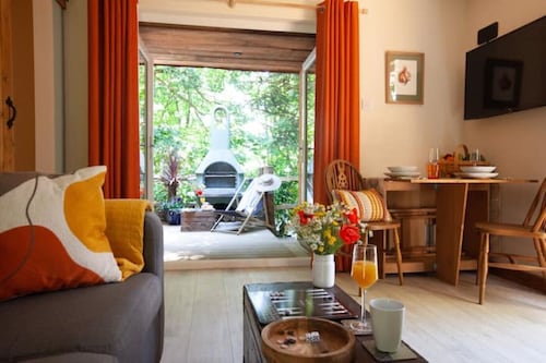 Romantic retreat tucked away in a peaceful wooded location.
Private hot tub.