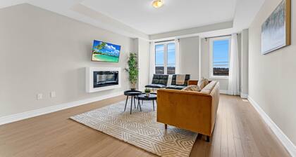 Oakville Oasis: Modern 4BR Townhouse with Chic Amenities!