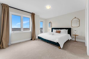 4 عدّة غرف نوم ومكواة/لوح كي وواي فاي وملاءات أسرّة