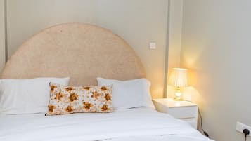 Business Apartment | 2 bedrooms, individually decorated, individually furnished, desk
