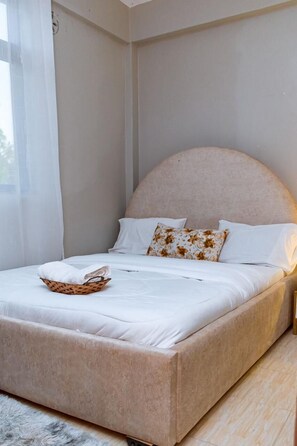 商务公寓 | 2 多间卧室、特色装修、特色家居、办公桌