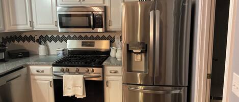 Micro-ondes, four, plaque de cuisson, lave-vaisselle