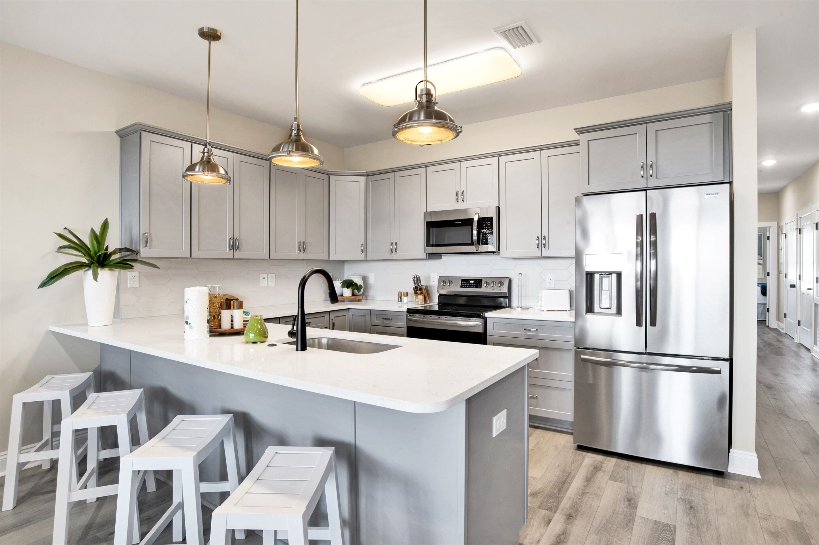 Refrigerador, microondas, horno y parrilla de estufa 