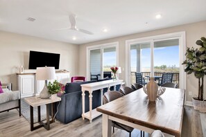 Smart TV, books - Pelican Cove Paradise | Pool, Views & Easy Beach Access (Gulf Shores)