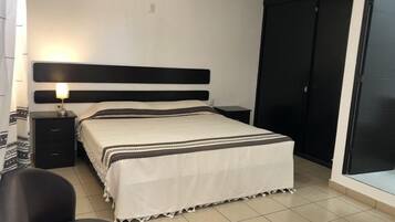 Espacio para trabajar con laptop y wifi gratis