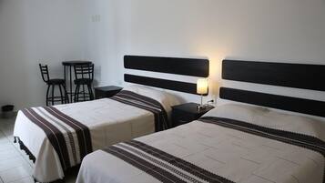 Habitación familiar | 1 habitación, espacio para trabajar con laptop y wifi gratis