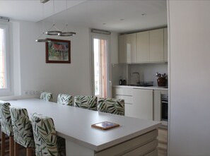 Fridge, microwave, oven, dishwasher - Spacious cocoon in Six-Fours-les-Plages (Six-Fours-les-Plages)