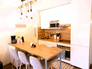 ثلاجة، ميكروويف، فرن، غسالة أطباق