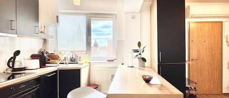 Frigorifero, forno, piano cottura, lavastoviglie