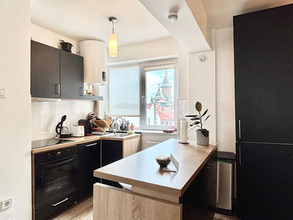 Fridge, oven, stovetop, dishwasher - Opera Sunrise 2 rooms Balcony Top Floor Center (Timișoara)