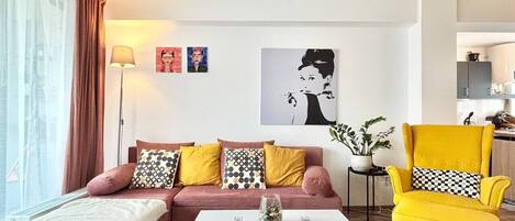 Smart-tv, boeken en een stereo