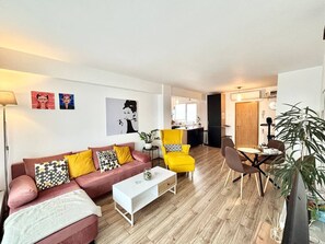 تلفزيون ذكي، كُتُب، ستيريو