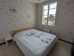 3 bedrooms, iron/ironing board, WiFi