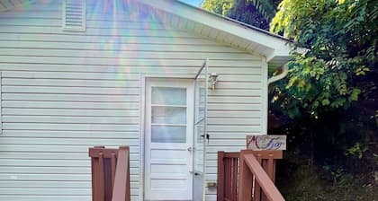 Miraflor Guest House, family and pet friendly