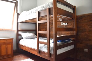 Free WiFi, bed sheets - The Fox Hostel (Santiago)