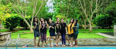 2 udendørs pools, gratis hytter, liggestole