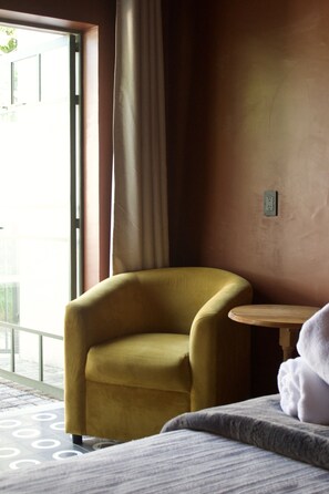 Quarto conforto, 1 cama King, banheiro privativo | Individualmente decorados, individualmente mobiliados, Wi-Fi de cortesia