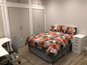 3 quartos, ferros/tábuas de passar roupa, Wi-Fi, roupa de cama