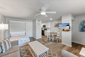 Interior - Roomy 1 BDRM block from the BEACH Large Pool w/ a Private Courtyard (Port Aransas)