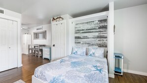 A bedroom with a bed, a desk, and a chair. - Cozy Studio Large Pool w/ a Private Courtyard and a 5 Min Walk to the Beach (Port Aransas)