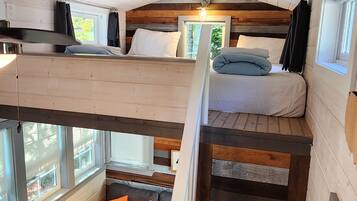 Premier Cabin, Multiple Beds, Kitchen, Resort View | Individually decorated, individually furnished, free WiFi, bed sheets