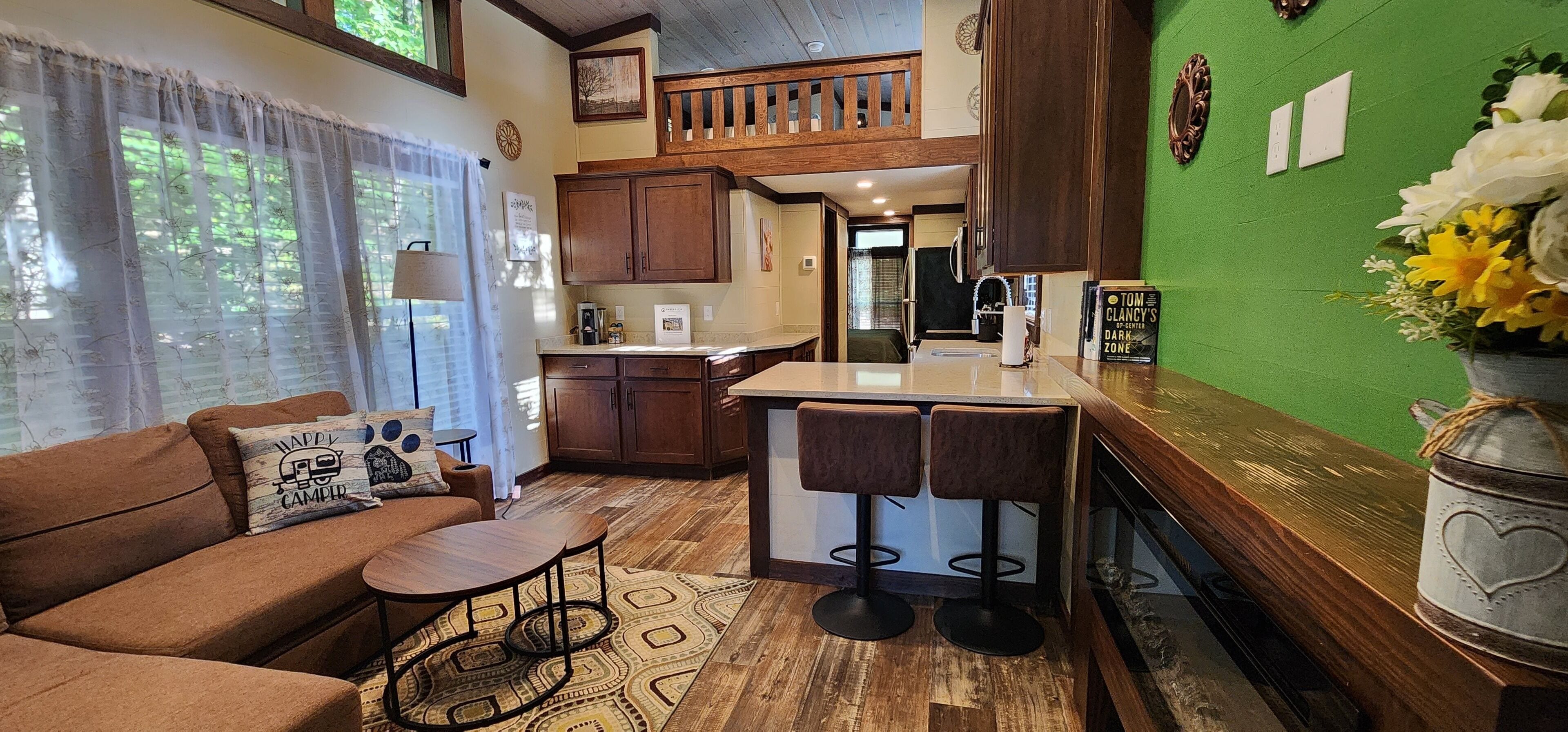 Grand Cabin, Multiple Beds, Patio, River View | Living area