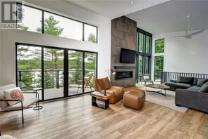 Smart-TV, Kamin, Videospiele, DVD-Player