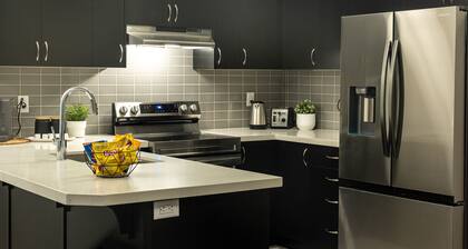 Top-Level Luxe - 3 Bedroom & 2.5 Washroom ~ Brantford ~ Perfect for Family-stay