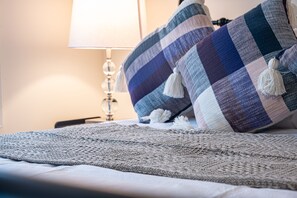 3 habitaciones, tabla de planchar con plancha y cuna de viaje 