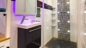 Family Apartment | Bathroom | Hair dryer
